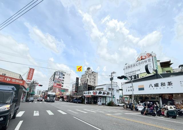附近商圈街景