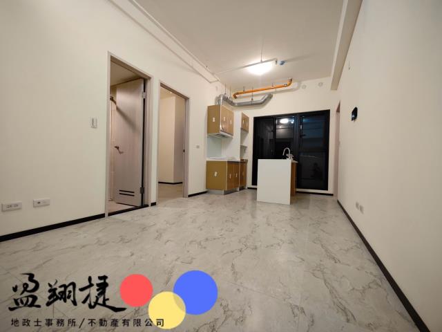 高雄新興區大樓-6