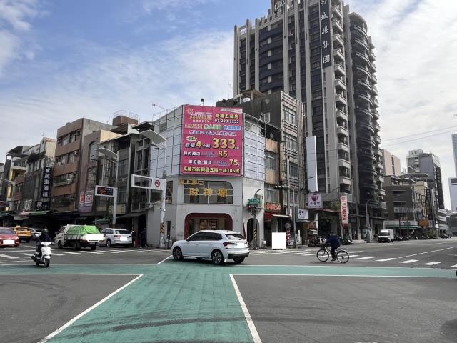 高雄新興區透天-1