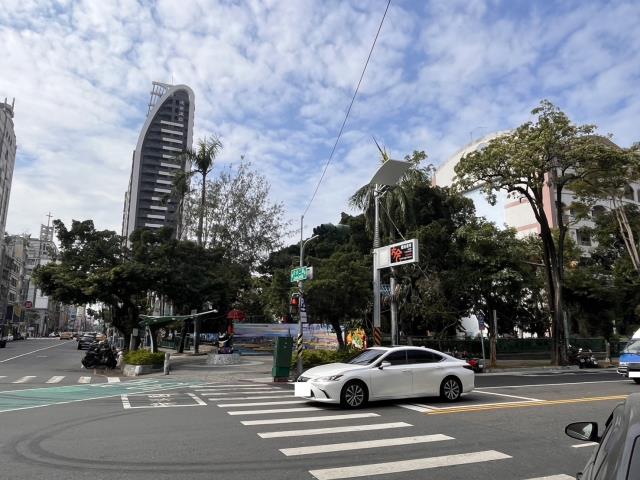 高雄新興區透天-4