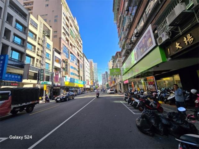 高雄新興區大樓-13