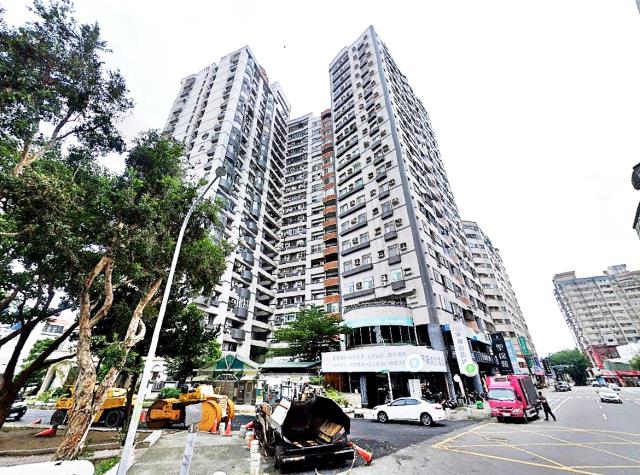 台南東區崇學路大樓
