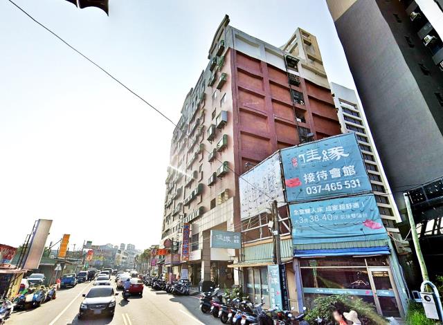 竹南鎮龍山路三段華廈