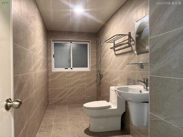 高雄新興區大樓-11