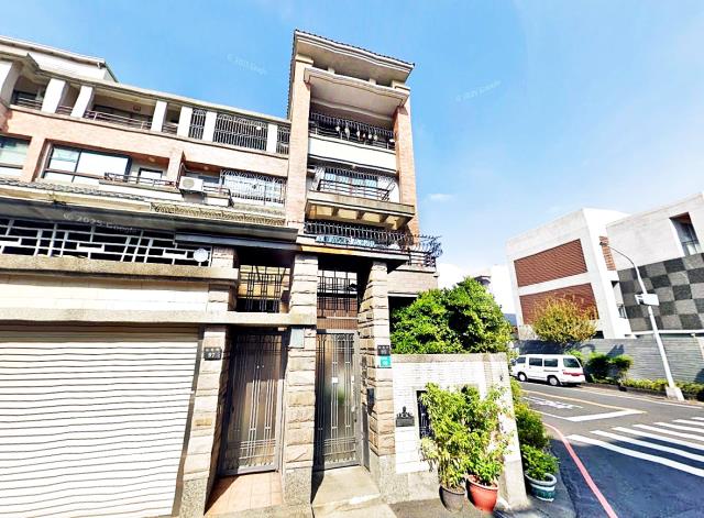 台南東區裕英街店墅