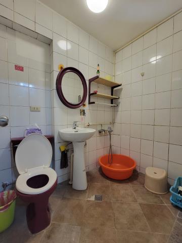 華勛一樓3房門前停車