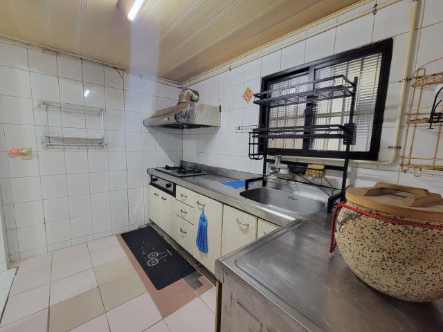 華勛一樓3房門前停車