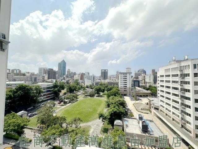 高雄新興區大樓-11