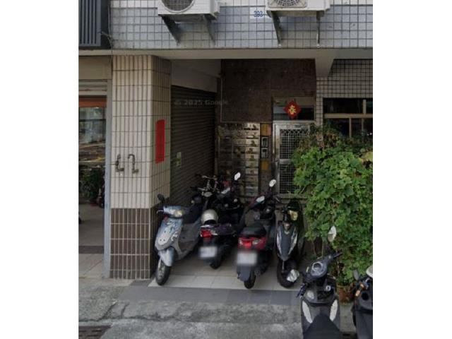 台中西屯華廈法拍-4