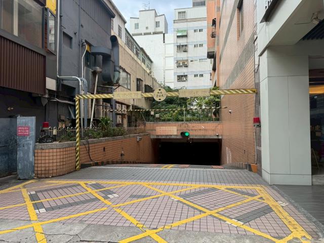 西區大樓法拍-6