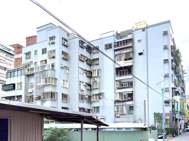 八里法拍大樓-2