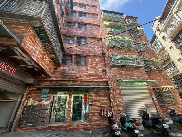 新北泰山華廈法拍-1